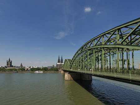 Fotos Schiff unter der Hohenzollernbrücke