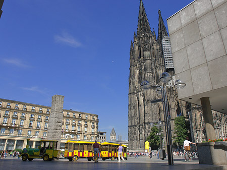 Bimmelbahn fährt zum Kölner Dom - Nordrhein-Westfalen (Köln)