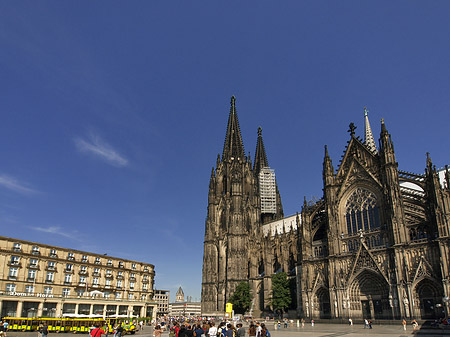 Bimmelbahn fährt zum Kölner Dom - Nordrhein-Westfalen (Köln)