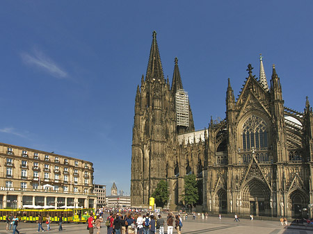 Bimmelbahn fährt zum Kölner Dom - Nordrhein-Westfalen (Köln)