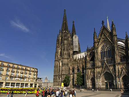 Bimmelbahn fährt zum Kölner Dom - Nordrhein-Westfalen (Köln)