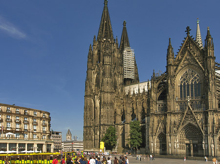 Bimmelbahn fährt zum Kölner Dom - Nordrhein-Westfalen (Köln)