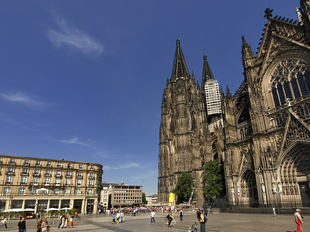 Kölner Dom mit Domhotel Foto 