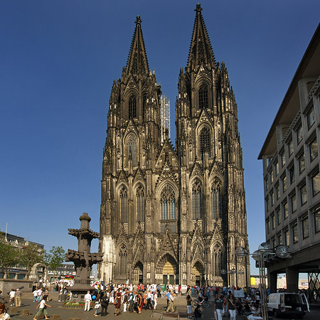 Kreuzblume vor Kölner Dom - Nordrhein-Westfalen (Köln)