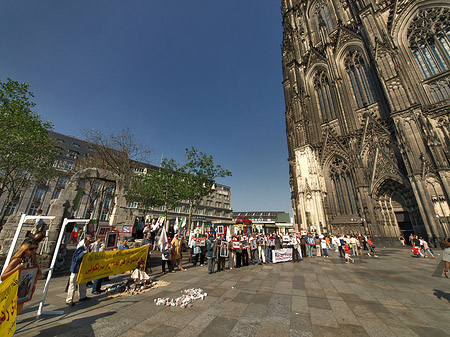 Foto Menschen beim Kölner Dom - Köln