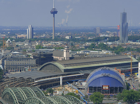 Fotos Musical Dome vor Hauptbahnhof | Köln