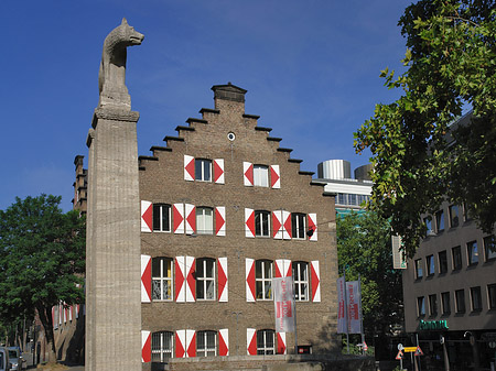 Wolfsstatue und Stadtmuseum - Nordrhein-Westfalen (Köln)