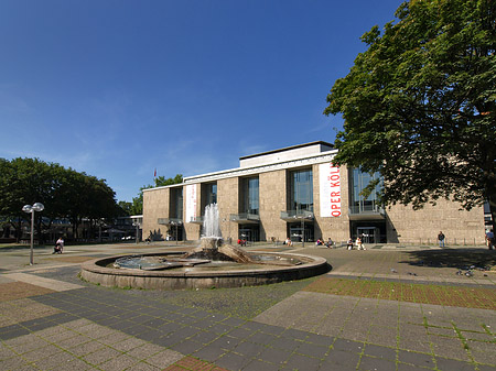 Fotos Oper Köln mit Brunnen