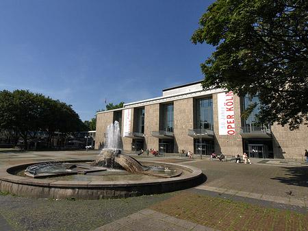 Oper Köln mit Brunnen - Nordrhein-Westfalen (Köln)