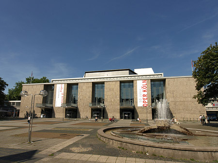 Oper Köln mit Brunnen - Nordrhein-Westfalen (Köln)