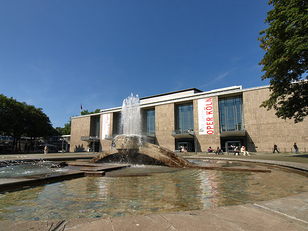 Foto Oper Köln mit Brunnen - Köln