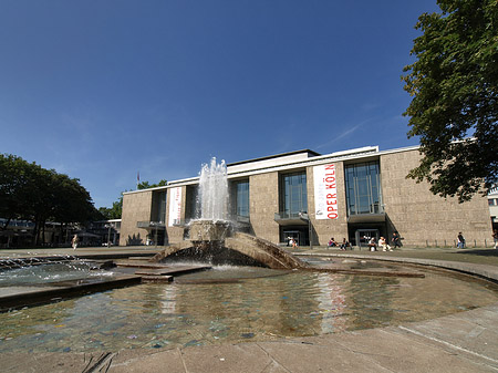 Oper Köln mit Brunnen - Nordrhein-Westfalen (Köln)