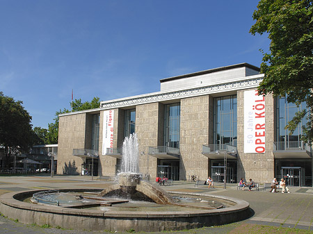 Oper Köln mit Brunnen - Nordrhein-Westfalen (Köln)