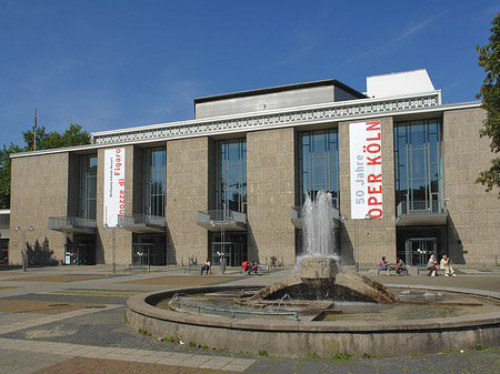 Oper Köln mit Brunnen - Nordrhein-Westfalen (Köln)