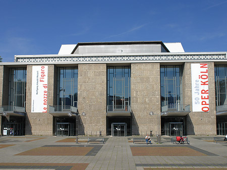 Oper Köln mit Brunnen - Nordrhein-Westfalen (Köln)