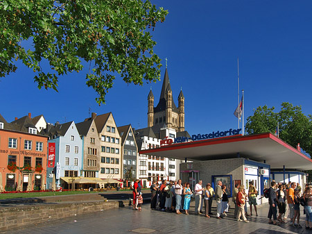 Fotos Schlange stehen für Köln-Düsseldorfer