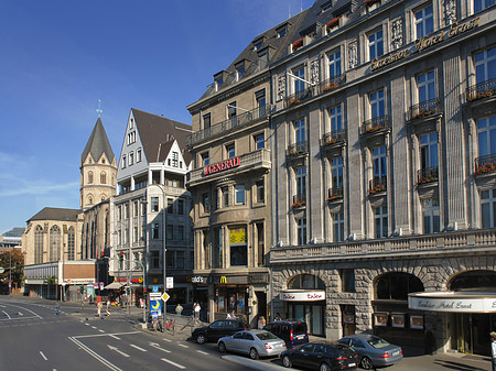 Foto St Andreas mit Komödienstraße und Häusern