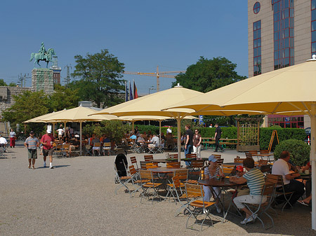 Foto Schirme auf der Urbanstraße - Köln